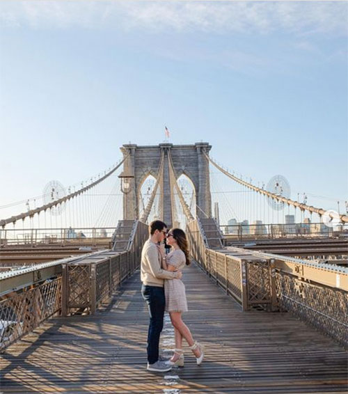 Foto di coppia sul Brooklyn Bridge per Instagram
