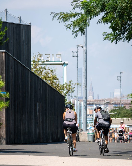 Brooklyn Bridge Park by bike Pier 6