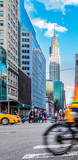 vista del Chrysler Building dalla strada