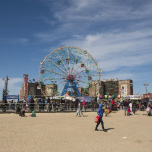 andare alla spiaggia di Coney Island la domenica