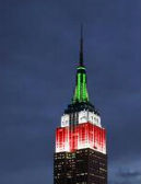 Empire illuminato dal tricolore