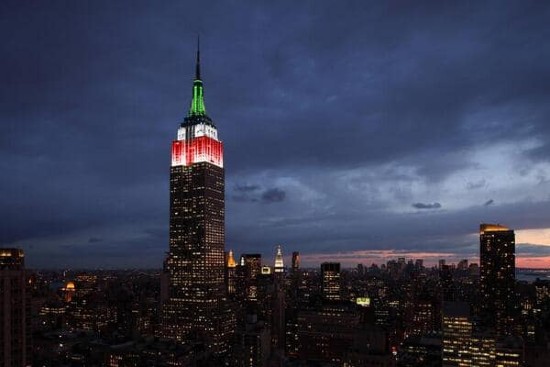 Empire illuminato con tricolore italiano