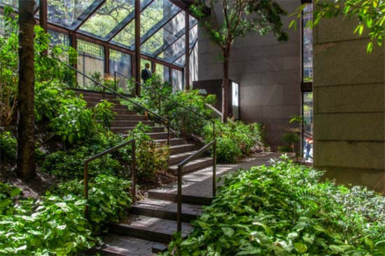 giardino della Ford Foundation a New York