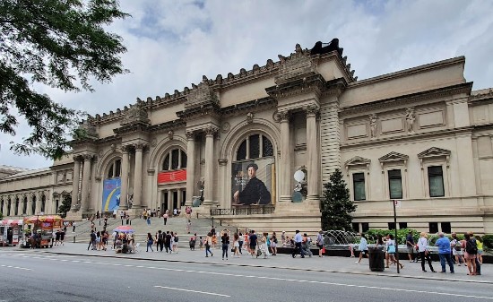 L'ingresso al MET, New York