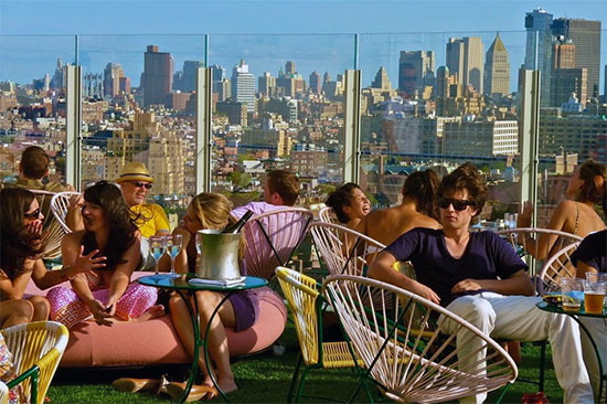 Terrazza esterna del rooftop bar Le Bain, nel Meatpacking District, Highline