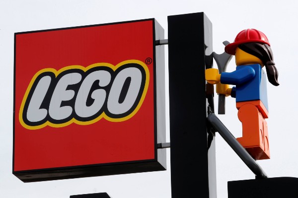 Insegna LEGO con omino aggiustatutto