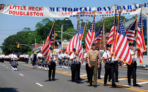 la memorial day parade nel Queens