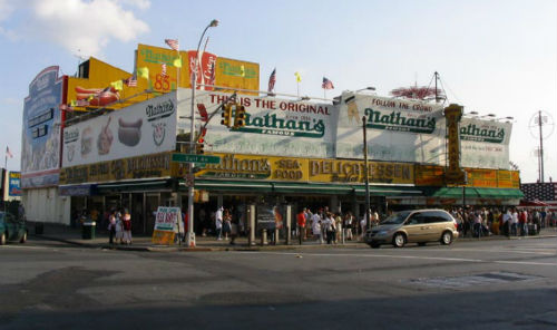 gli hot dog di nathans famous a coney island