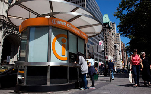 official nyc information center kiosk al City Hall Park