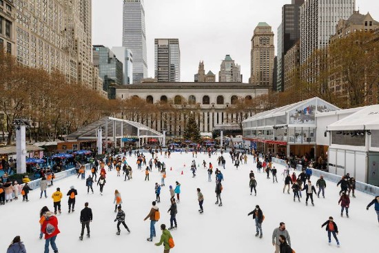 Pattinare al Winter VIllage di Bryant Park