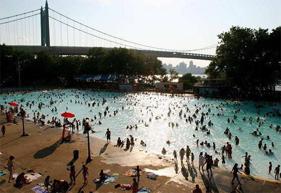 Piscina Astoria Park Pool nel Queens