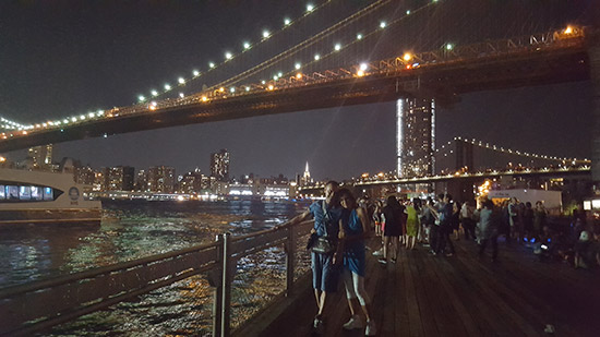 skyline serale di Manhattan da Brooklyn