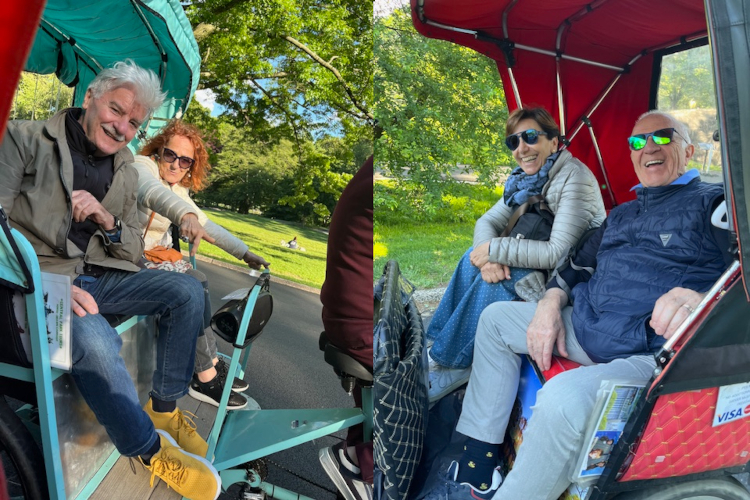 Roberto, Marta su un bikecab a Central Park, Enrico e Paola su un altro.