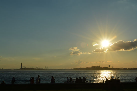 tramonto visto dalla punta sud di Manhattan