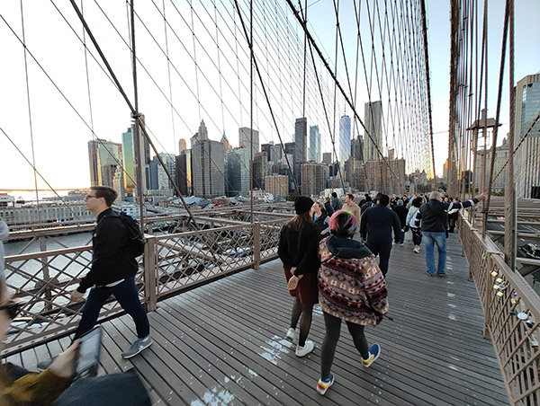 attraversare a piedi il ponte di Brooklyn