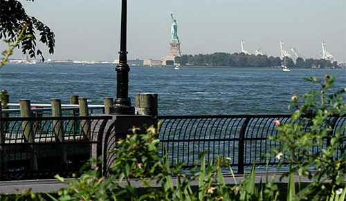 vista della Statua della Libertà da Battery Park