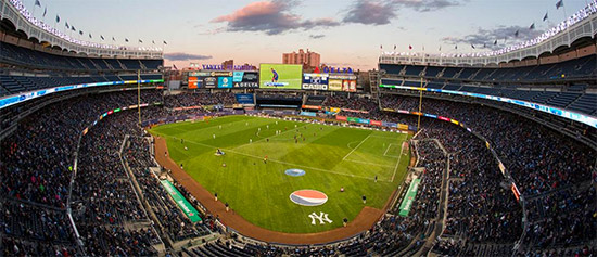 Yankee Stadium nel Bronx durante una partita di calcio